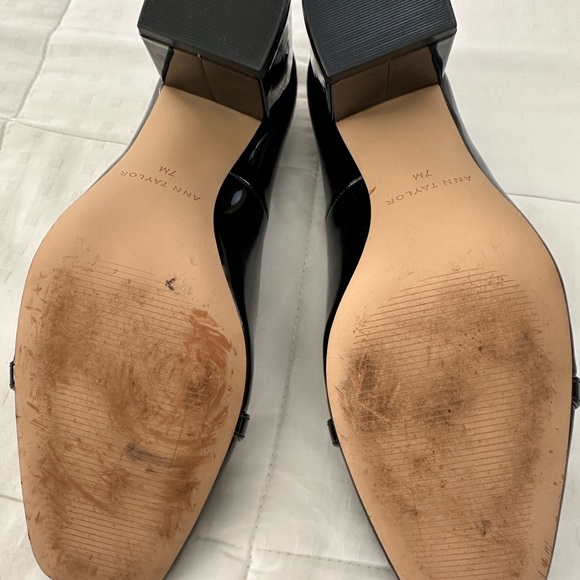 Ann Taylor Black Patent Leather Tassel Block Heel Pump 7 - Picture 4 of 5